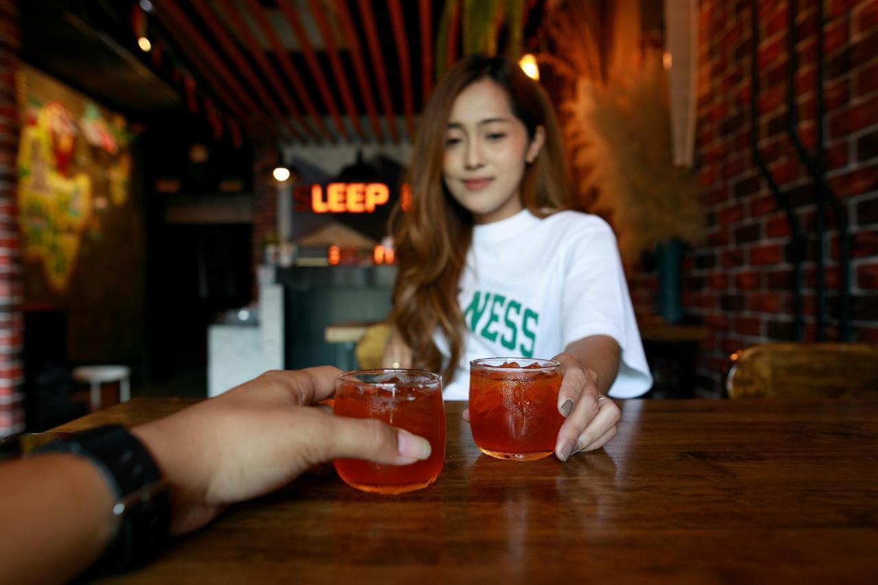 Sleepbox Hostel Suratthani Surat Thani Bagian luar foto