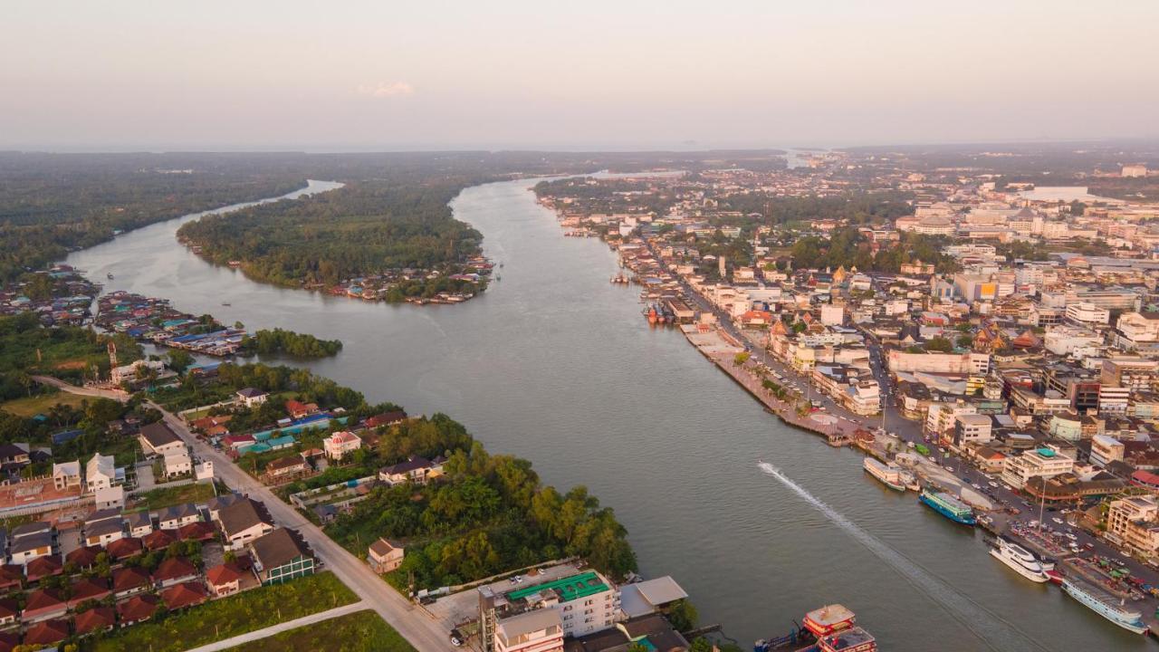 Sleepbox Hostel Suratthani Surat Thani Bagian luar foto