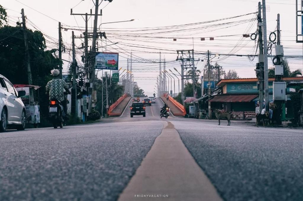 Sleepbox Hostel Suratthani Surat Thani Bagian luar foto
