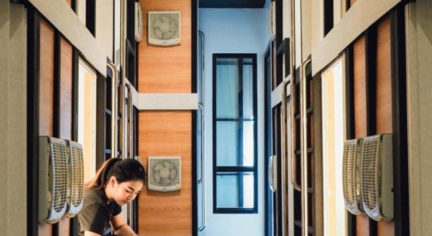 Sleepbox Hostel Suratthani Surat Thani Bagian luar foto