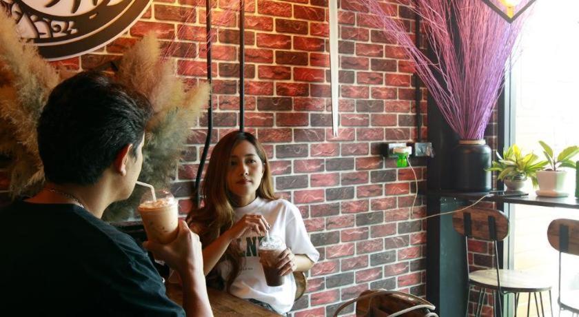 Sleepbox Hostel Suratthani Surat Thani Bagian luar foto