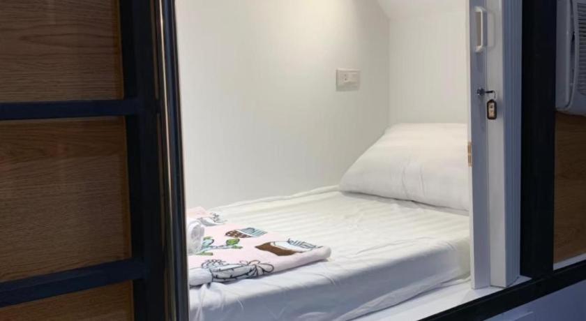 Sleepbox Hostel Suratthani Surat Thani Bagian luar foto