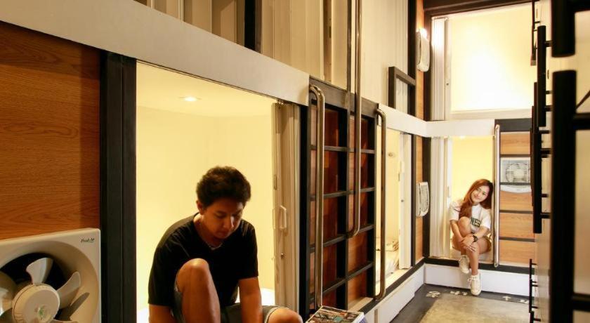 Sleepbox Hostel Suratthani Surat Thani Bagian luar foto